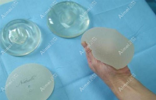 假体隆胸手感硬正常吗 假体隆胸手感硬正常吗
