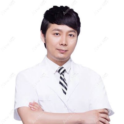 张巍