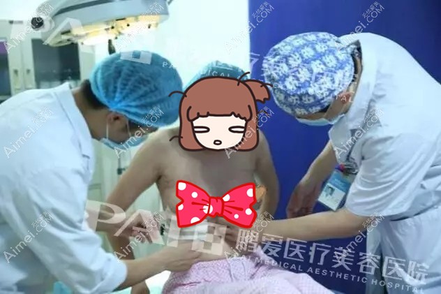 术后一周到长沙鹏爱拆线查看胸部恢复 术后一周到长沙鹏爱拆线查看胸部恢复
