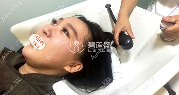 植发际线设计形状后洗头发.jpg 植发际线设计形状后洗头发.jpg