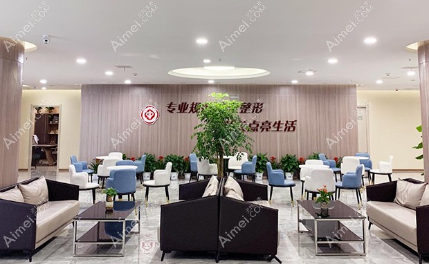 南阳市中心医院整形科大厅休息区