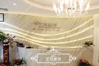 取完耳软骨后耳朵会塌是真是假？我想参考一下耳朵疤痕图片