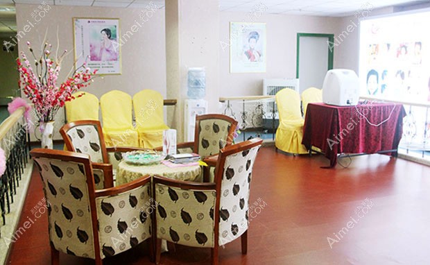 河源华美医疗美容专科门诊部2楼休息区