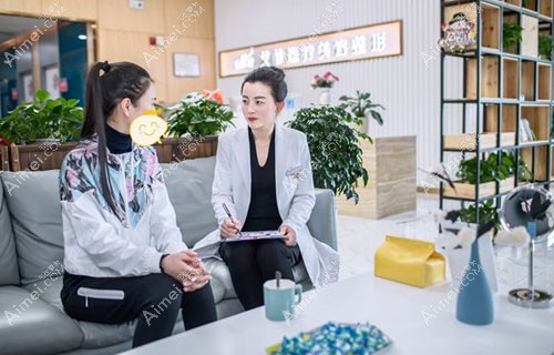 顾客找郗敏院长做自体脂肪填充前问诊.jpg 顾客找郗敏院长做自体脂肪填充前问诊.jpg