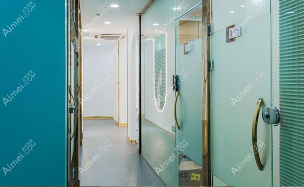 威海佳医专科门诊部走廊