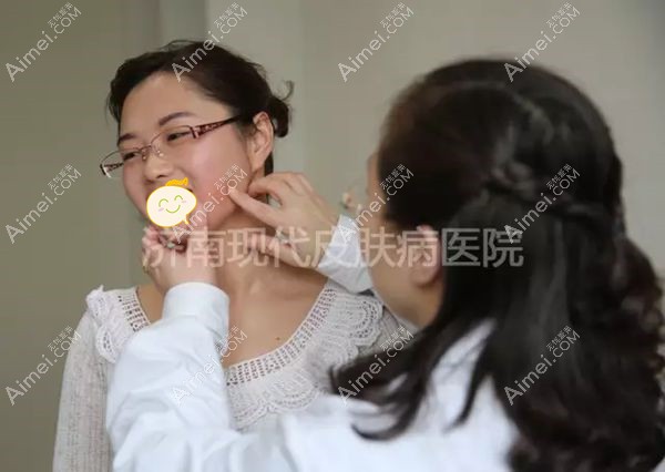 15年的烧伤凸起增生疤痕经过李娅主任一个疗程治疗后的效果.jpg 15年的烧伤凸起增生疤痕经过李娅主任一个疗程治疗后的效果.jpg