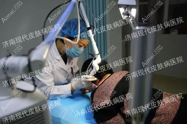 疤痕疙瘩增生在济南现代皮肤病医院接受abr祛疤消融治疗.jpg 疤痕疙瘩增生在济南现代皮肤病医院接受abr祛疤消融治疗.jpg