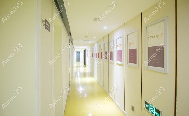 西安绿港医疗美容诊所走廊