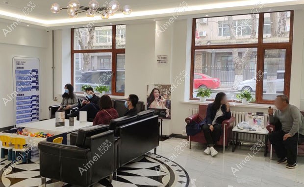 长春优丽仕口腔门诊部等候区