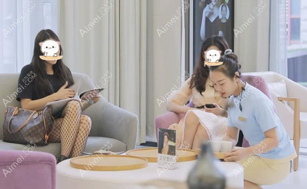 南京艺星医疗美容门诊部等候区一角
