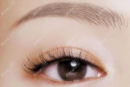 纹眉两年后眉毛变红怎么去掉？自己用白醋擦洗能淡化吗