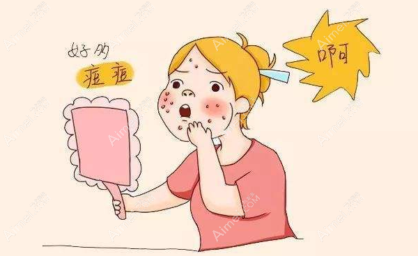 脸上白色的痘痘挤了会留疤吗？科普祛除痘疤的有效方法