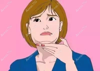 打玻尿酸垫下巴出现嘴歪的情形.jpg
