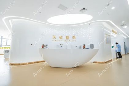 全切双眼皮一个月有大小眼怎么办呀？割完双眼皮出现大小眼可以调整吗？