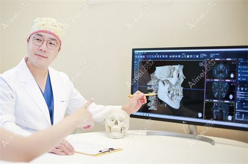林宗宇是韩国专门的轮廓手术医生.jpg 林宗宇是韩国专门的轮廓手术医生.jpg