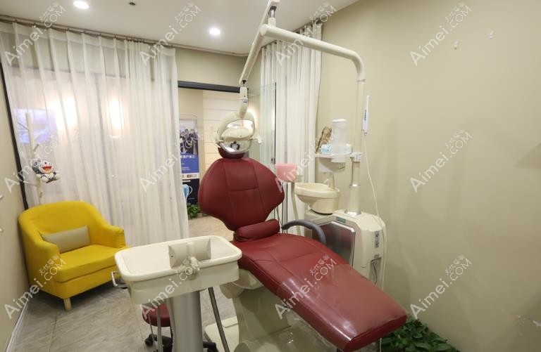 沈阳米兰口腔门诊部看牙室