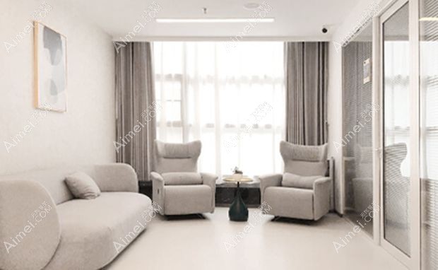 广州视百年眼科门诊部休息区2