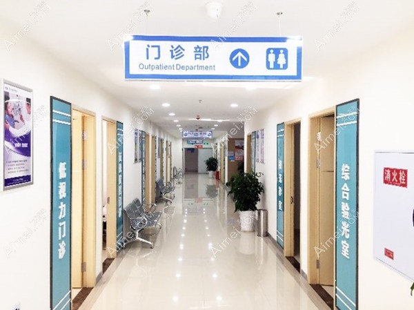 重庆华厦眼科医院走廊