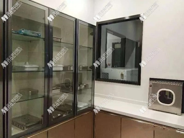 伊宁李慧口腔诊所 伊宁李慧口腔诊所