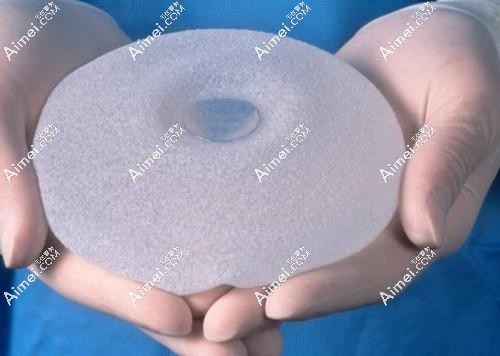真实体验曼托假体300cc丰胸后如何?手感与罩杯提升解析