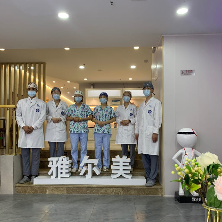 天津雅尔美口腔价格贵吗？2026年价目表摊开一看，种植牙1980元起真不算贵！